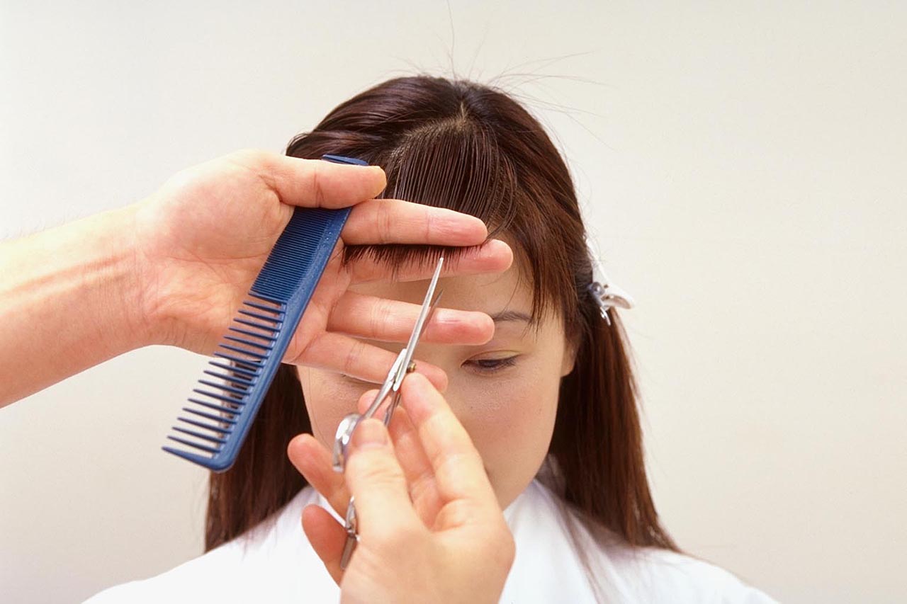 なぜ美容科は選ばれ続けるのか　専門学校入学者数が示す「美容師という職業」の変化